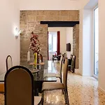 Maison Noir نابولي